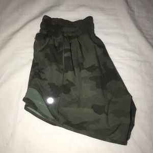 camo lulu lemon size 2, 4”  shorts